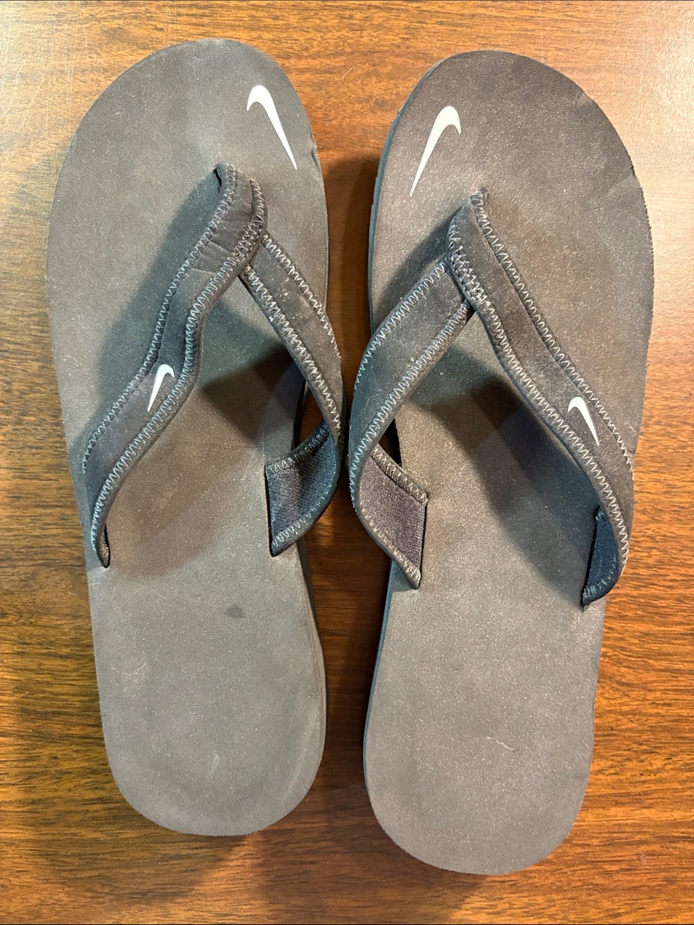 Women’s Nike flip flops - like new